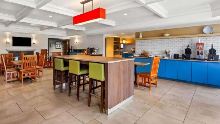 Country Inn & Suites by Radisson Portage, IN