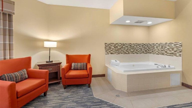 Country Inn & Suites by Radisson, Des Moines West, IA