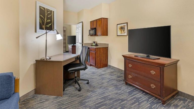 Country Inn & Suites by Radisson, Des Moines West, IA