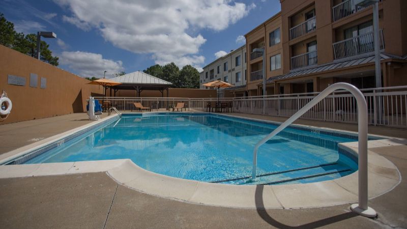 Courtyard Memphis East/Bill Morris Parkway, room with private jacuzzi, photo 6