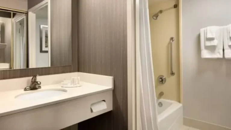 Courtyard by Marriott Tysons McLean