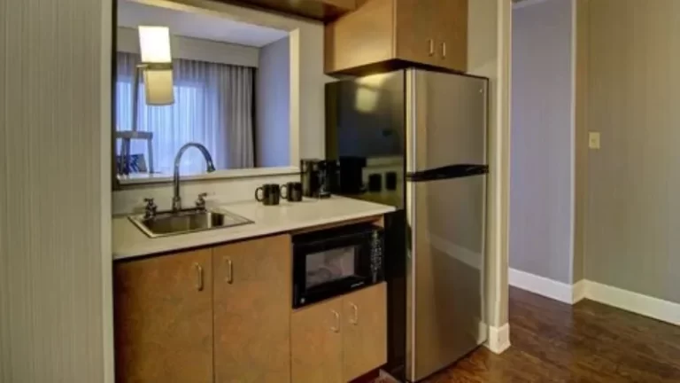 Courtyard by Marriott Tysons McLean