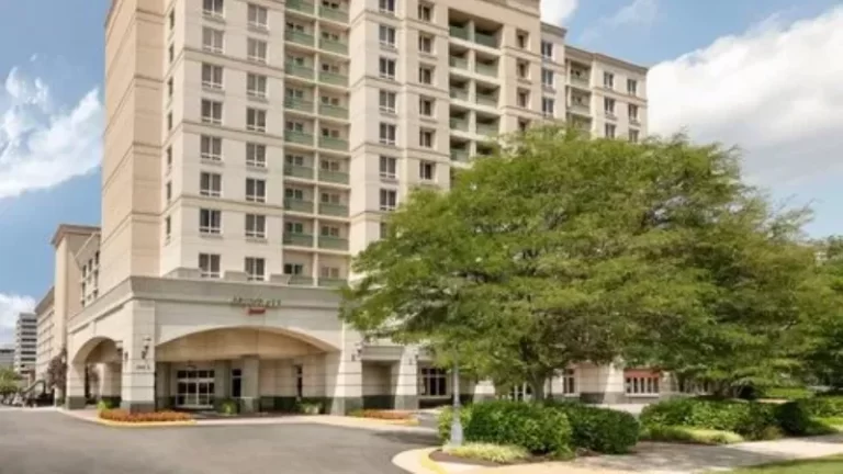 Courtyard by Marriott Tysons McLean