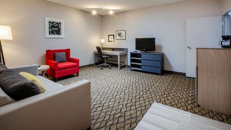 Days Inn & Suites by Wyndham Rochester Hills MI