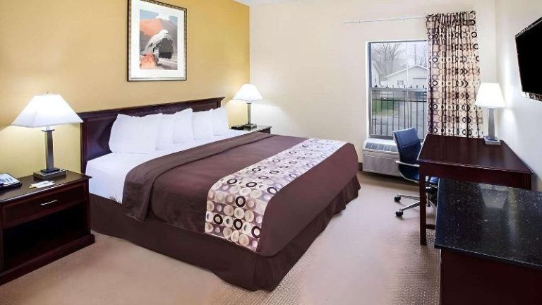 Days Inn & Suites by Wyndham Harvey / Chicago Southland