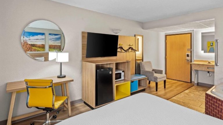 Days Inn by Wyndham Ames