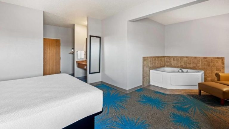 Days Inn by Wyndham Carroll