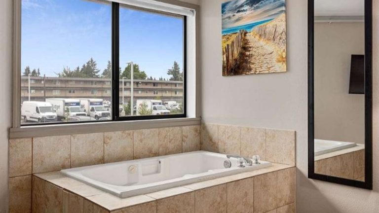 Days Inn by Wyndham Lakewood South Tacoma
