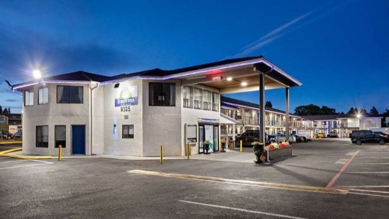 Days Inn by Wyndham Lakewood South Tacoma