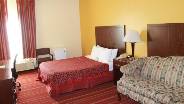 Days Inn by Wyndham Walcott Davenport
