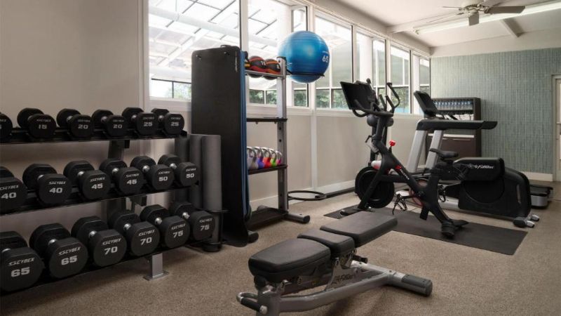 DoubleTree by Hilton Hotel Richmond – Midlothian, room with private jacuzzi, photo 6