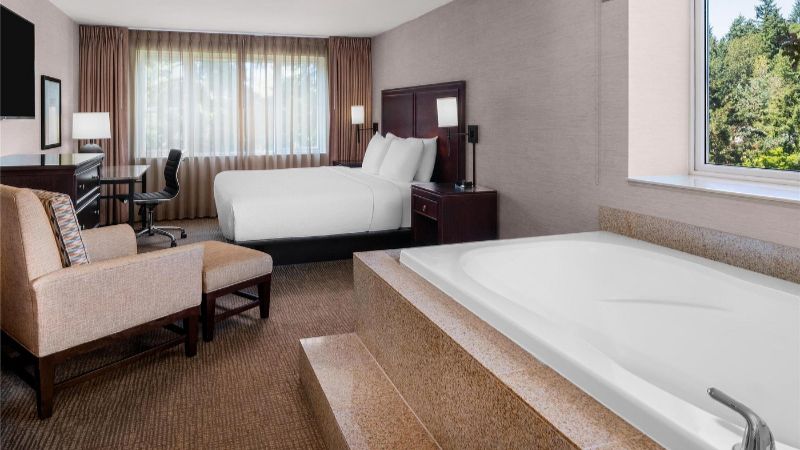 Eastgate Hotel BW Signature Collection 2 - jacuzzi hotel room