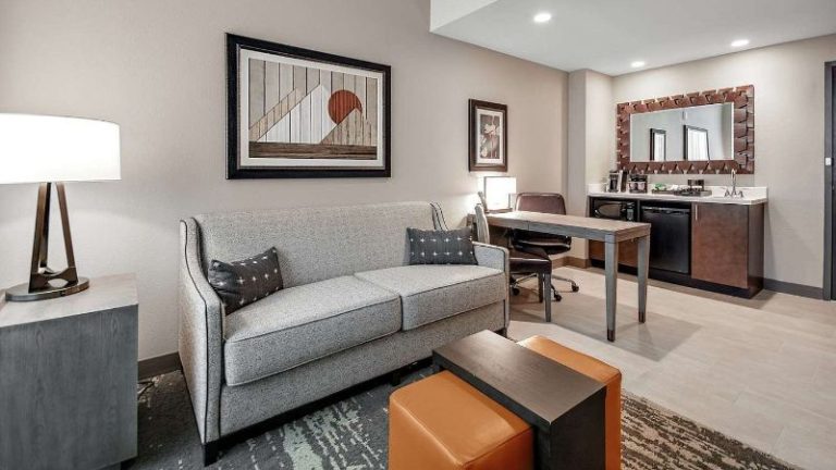 Embassy Suites by Hilton Jonesboro Red Wolf Convention Center