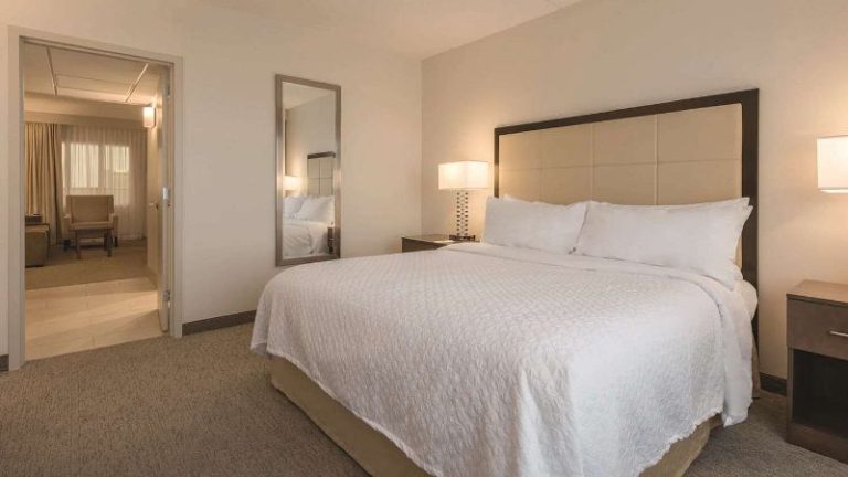 Embassy Suites by Hilton Milwaukee Brookfield