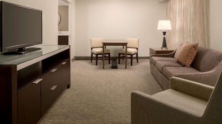 Embassy Suites by Hilton Milwaukee Brookfield