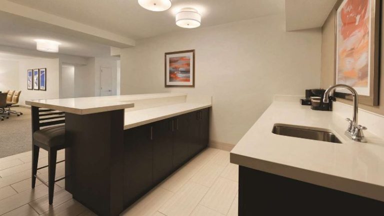 Embassy Suites by Hilton Milwaukee Brookfield