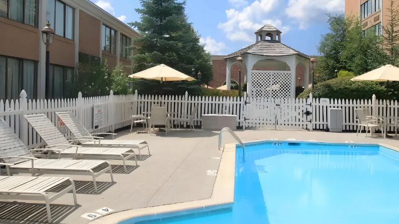 Ethan Allen Hotel, room with private jacuzzi, photo 6
