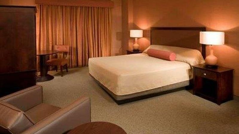 Eureka Casino Resort, room with private jacuzzi, photo 2