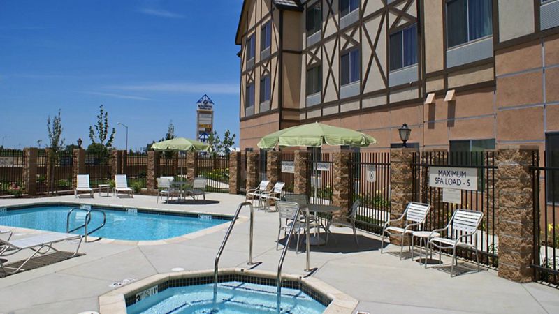 Fairfield Inn & Suites Selma Kingsburg, room with private jacuzzi, photo 6
