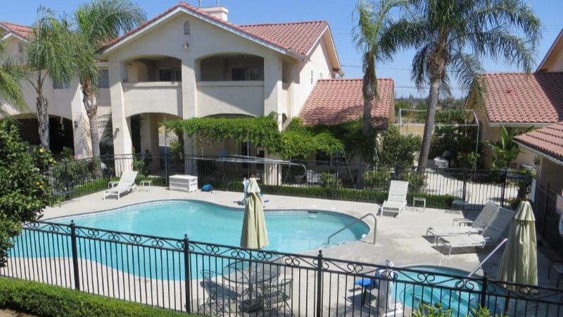 Garden Inn and Suites, room with private jacuzzi, photo 6