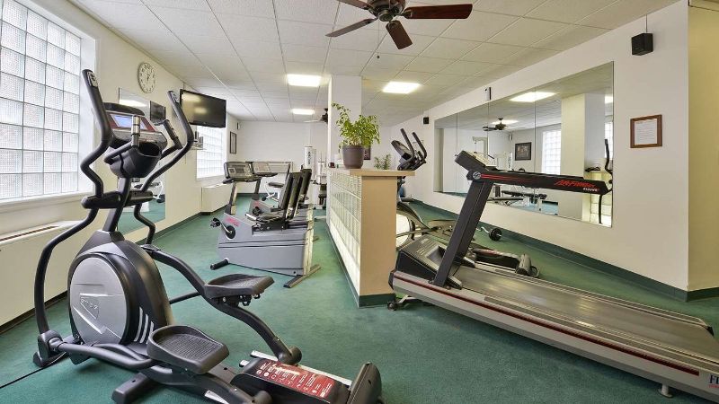 Genetti Hotel, SureStay Collection by Best Western, room with private jacuzzi, photo 6