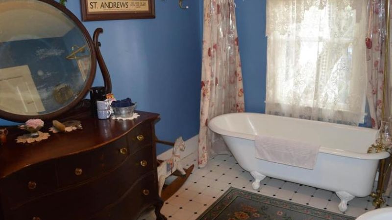 Glen Morey Country House B & B Inn, room with private jacuzzi, photo 2