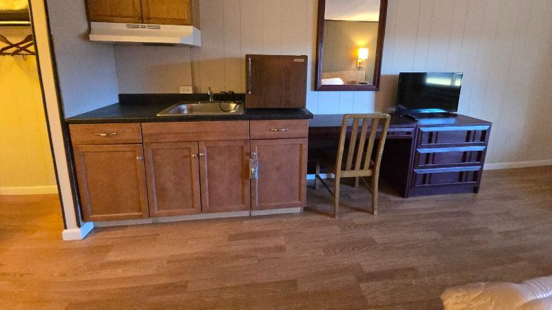 Glenwood Inn & Conference Center, room with private jacuzzi, photo 5