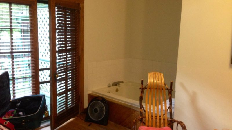 Gordon Beach Inn: the King Jetted Tub Deluxe Room in Union Pier, MI