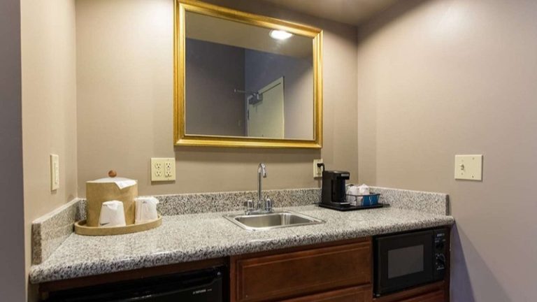 Hampton Inn Hadley-Amherst Area