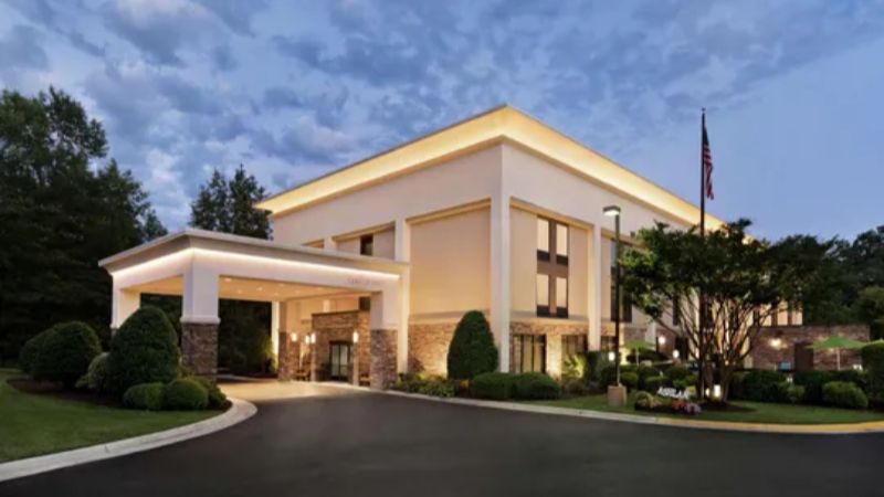 Hampton Inn Richmond-North/Ashland, room with private jacuzzi, photo 5