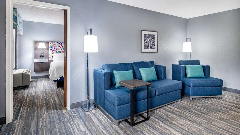 Hampton Inn Sanford, room with private jacuzzi, photo 4