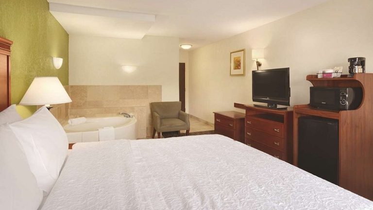 Hampton Inn & Suites Greenfield