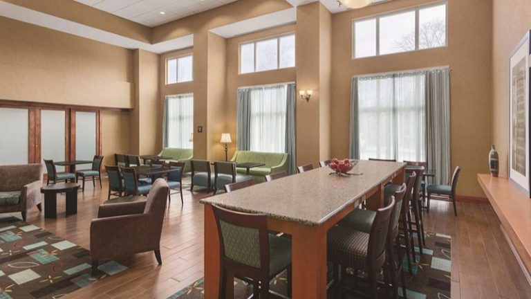 Hampton Inn & Suites Greenfield