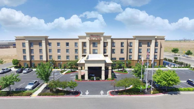 Hampton Inn & Suites Madera, room with private jacuzzi, photo 6