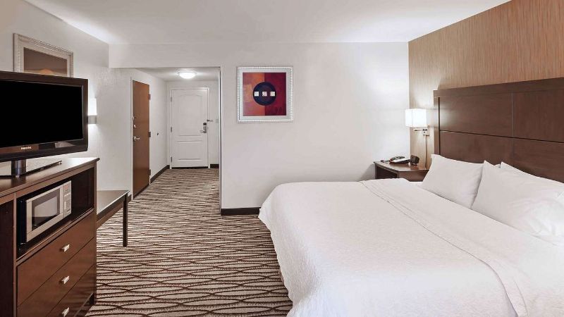 Hampton Inn & Suites Morgan City, room with private jacuzzi, photo 2