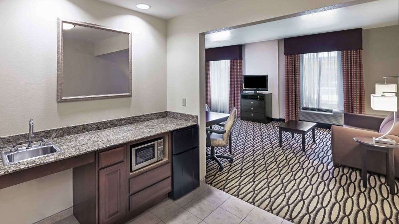 Hampton Inn & Suites Morgan City, room with private jacuzzi, photo 3