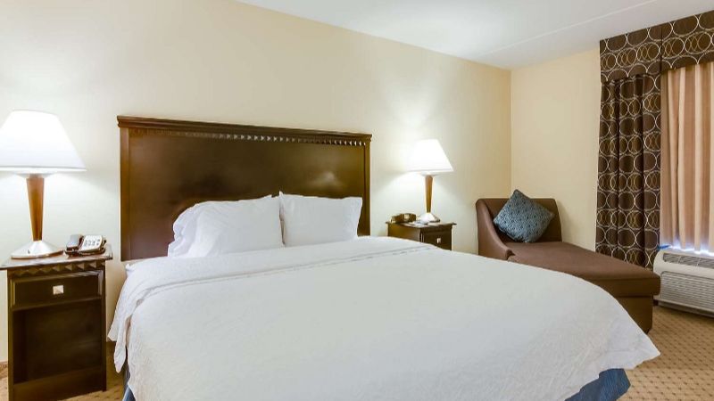 Hampton Inn & Suites Mt. Juliet, room with private jacuzzi, photo 3