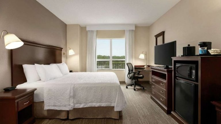 Hampton Inn & Suites Washington-Dulles International Airport