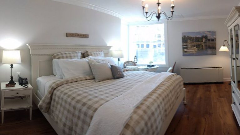 Harbor House Inn