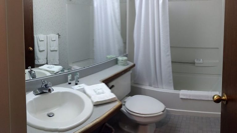 Harbor House Inn