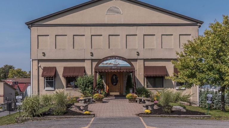 Harbor House Inn