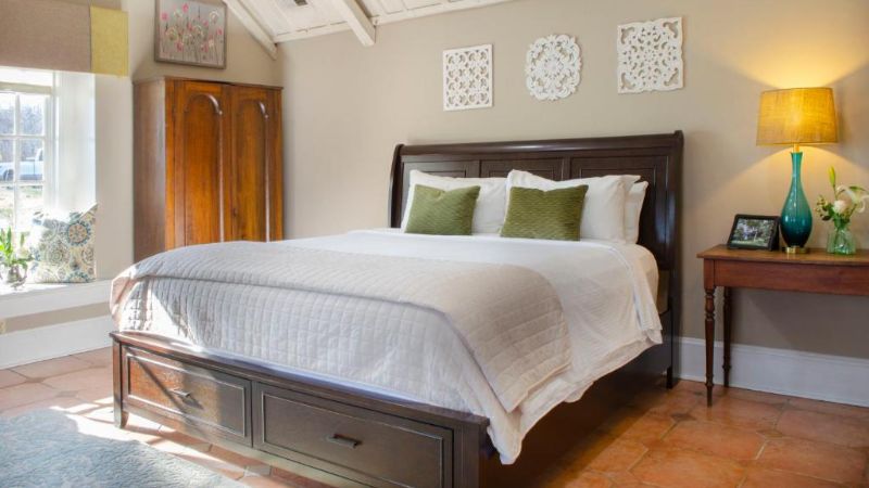 Hillbrook Inn & Restaurant, room with private jacuzzi, photo 2