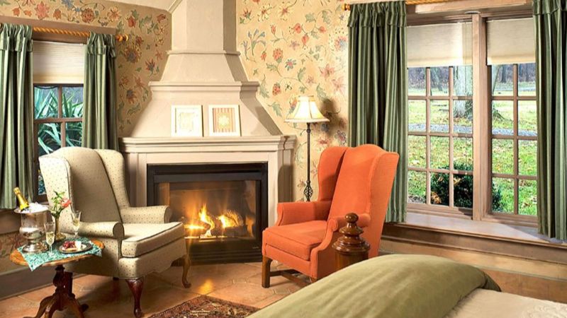 Hillbrook Inn & Restaurant, room with private jacuzzi, photo 4