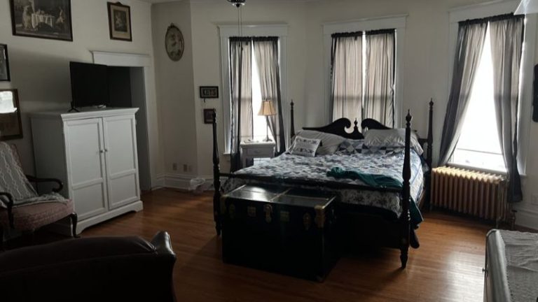 Historic 1912 Hoover House Bed and Breakfast