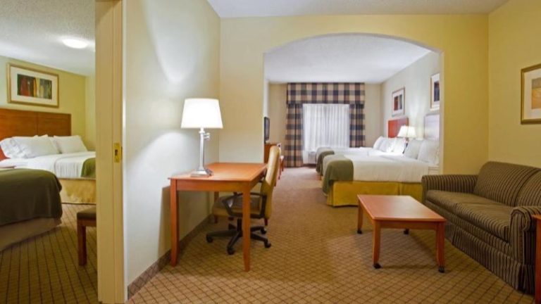 Holiday Inn Express Hotel & Suites Goshen