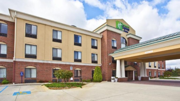 Holiday Inn Express Hotel & Suites Goshen