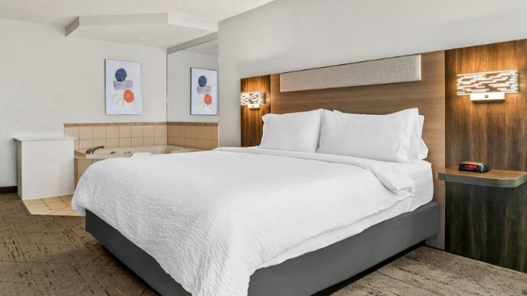 Holiday Inn Express Lapeer, an IHG Hotel