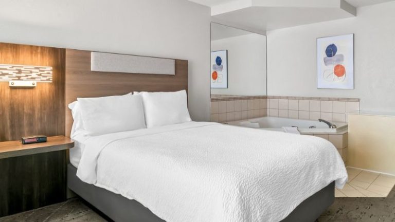 Holiday Inn Express Lapeer, an IHG Hotel