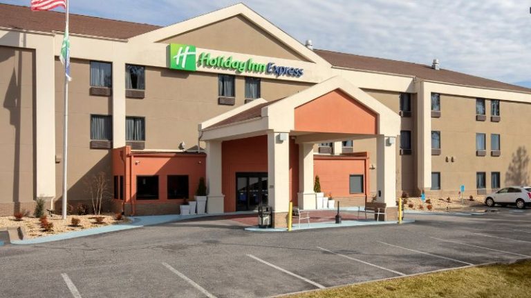Holiday Inn Express Metropolis