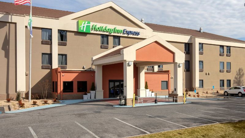 Holiday Inn Express Metropolis, room with private jacuzzi, photo 5